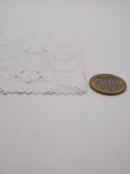 綿100%・ハート＆フラワーパネル刺繍ローン生地｜【生地幅】約127センチ 【混率】綿100％｜ドッグウエア・KIDSウエア・ブラウス・雑貨向き｜26AW-240