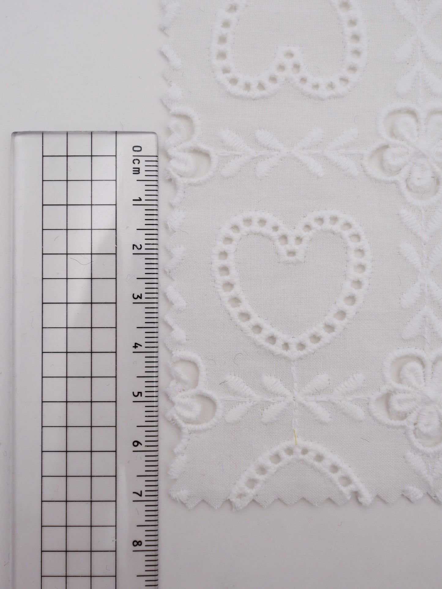 綿100%・ハート＆フラワーパネル刺繍ローン生地｜【生地幅】約127センチ 【混率】綿100％｜ドッグウエア・KIDSウエア・ブラウス・雑貨向き｜26AW-240