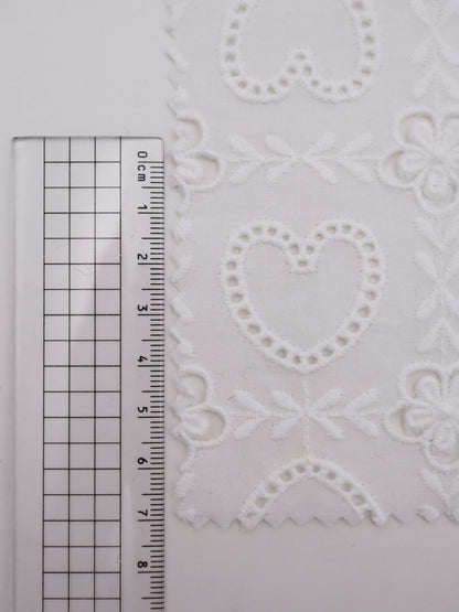 綿100%・ハート＆フラワーパネル刺繍ローン生地｜【生地幅】約127センチ 【混率】綿100％｜ドッグウエア・KIDSウエア・ブラウス・雑貨向き｜26AW-240