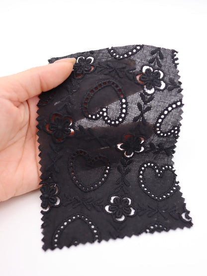 綿100%・ハート＆フラワーパネル刺繍ローン生地｜【生地幅】約127センチ 【混率】綿100％｜ドッグウエア・KIDSウエア・ブラウス・雑貨向き｜26AW-240