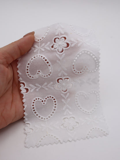 綿100%・ハート＆フラワーパネル刺繍ローン生地｜【生地幅】約127センチ 【混率】綿100％｜ドッグウエア・KIDSウエア・ブラウス・雑貨向き｜26AW-240