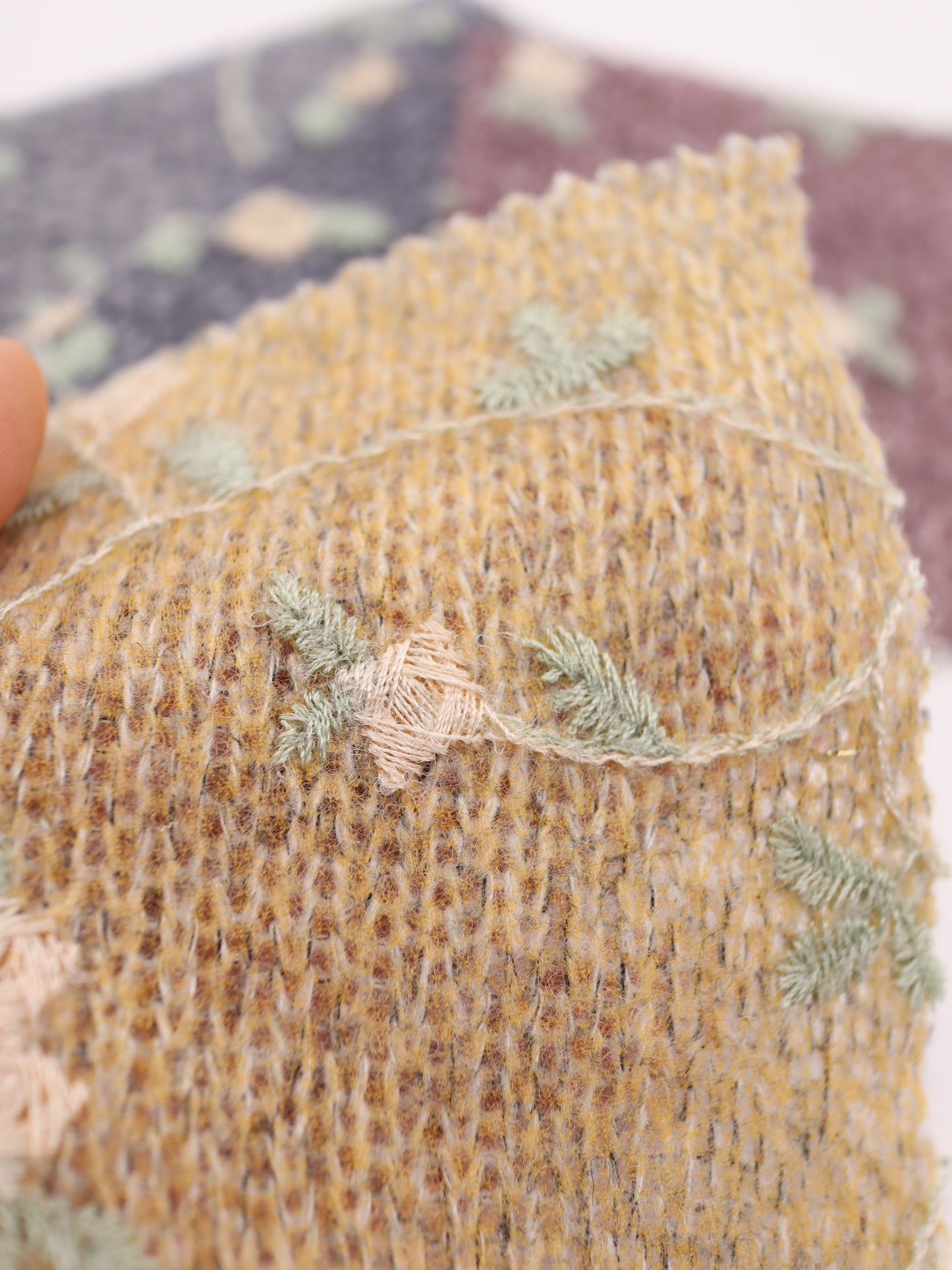フラワー刺繍オーガンジーボンディングニットソー｜【生地幅】約142センチ 【混率】アクリル50％ポリエステル50％｜ドッグウエア・KIDSウエア・トップス・雑貨向き｜26AW-236