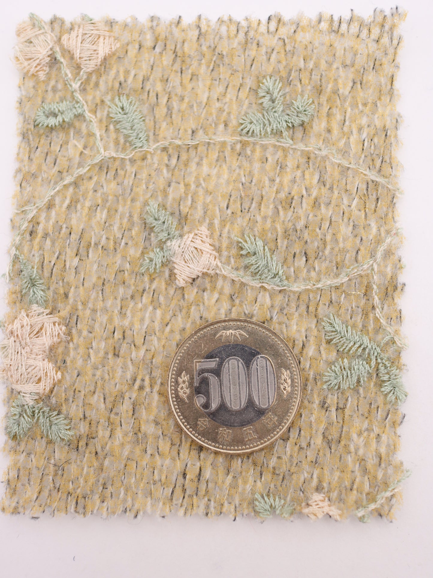 フラワー刺繍オーガンジーボンディングニットソー｜【生地幅】約142センチ 【混率】アクリル50％ポリエステル50％｜ドッグウエア・KIDSウエア・トップス・雑貨向き｜26AW-236