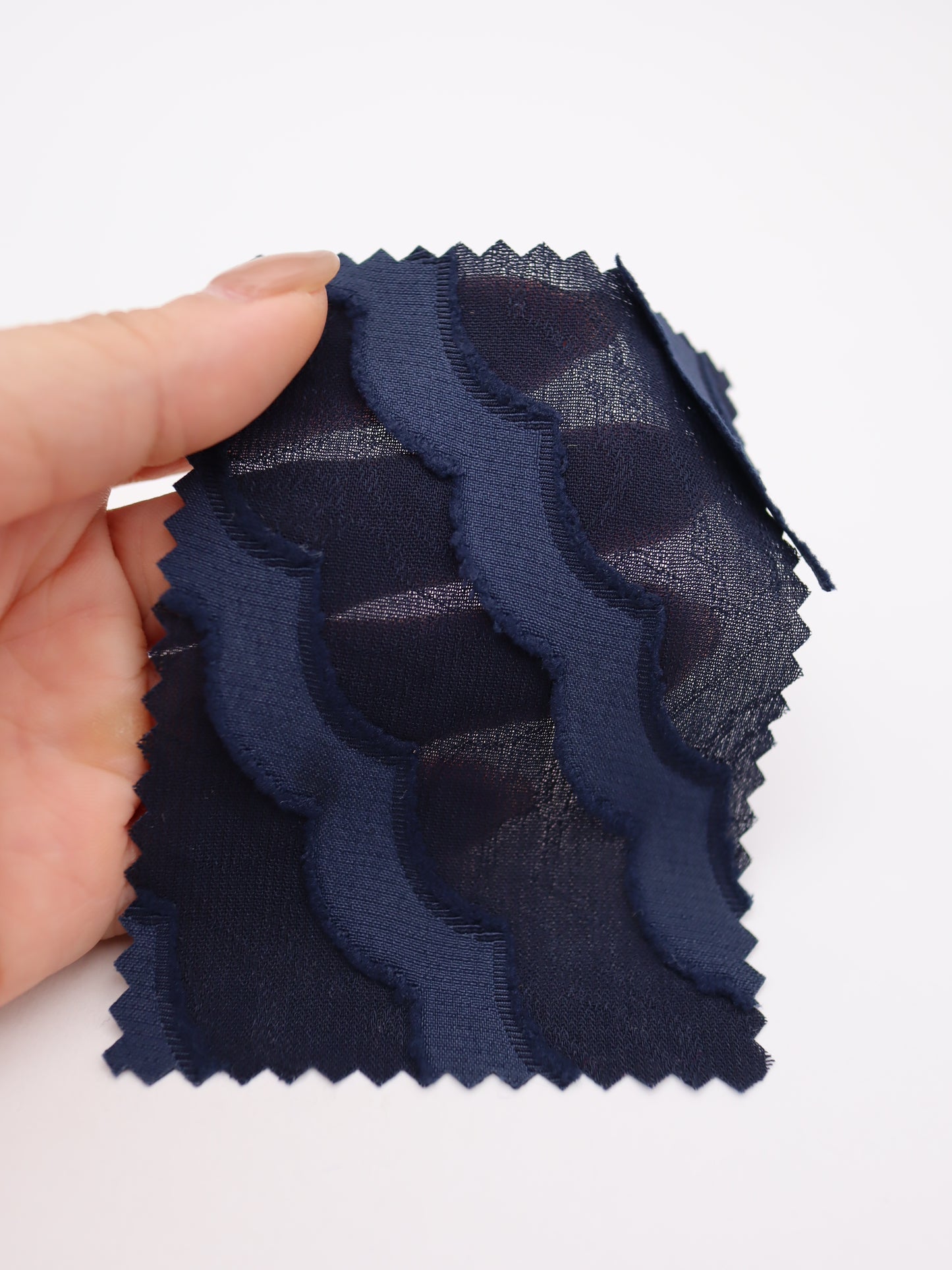 3D立体なみなみスカラップジャガードシフォン｜【生地幅】約142センチ 【混率】ポリエステル100％｜ドッグウエア・KIDSウエア・ブラウス・雑貨・衣装向き｜26AW-249