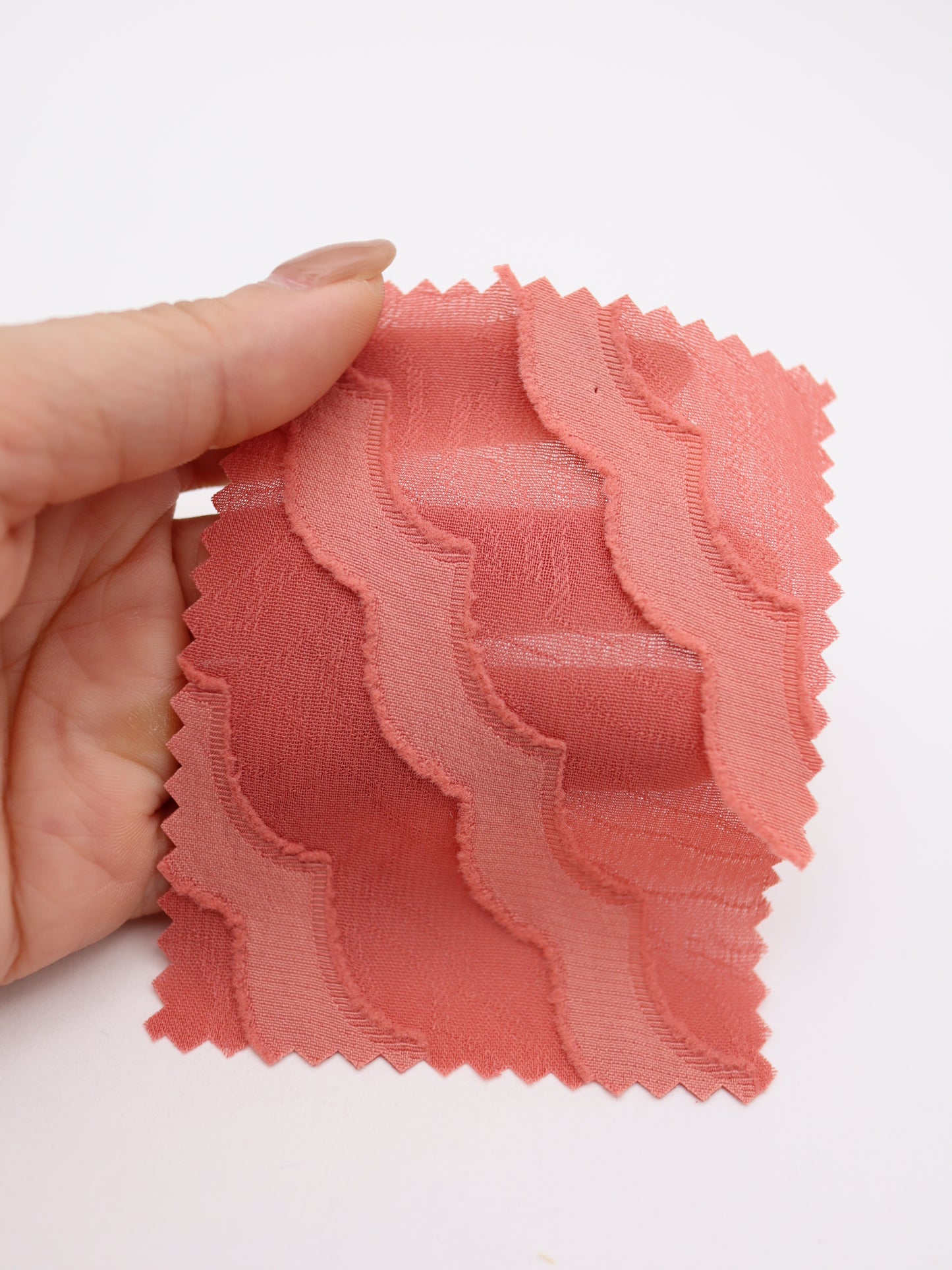 3D立体なみなみスカラップジャガードシフォン｜【生地幅】約142センチ 【混率】ポリエステル100％｜ドッグウエア・KIDSウエア・ブラウス・雑貨・衣装向き｜26AW-249