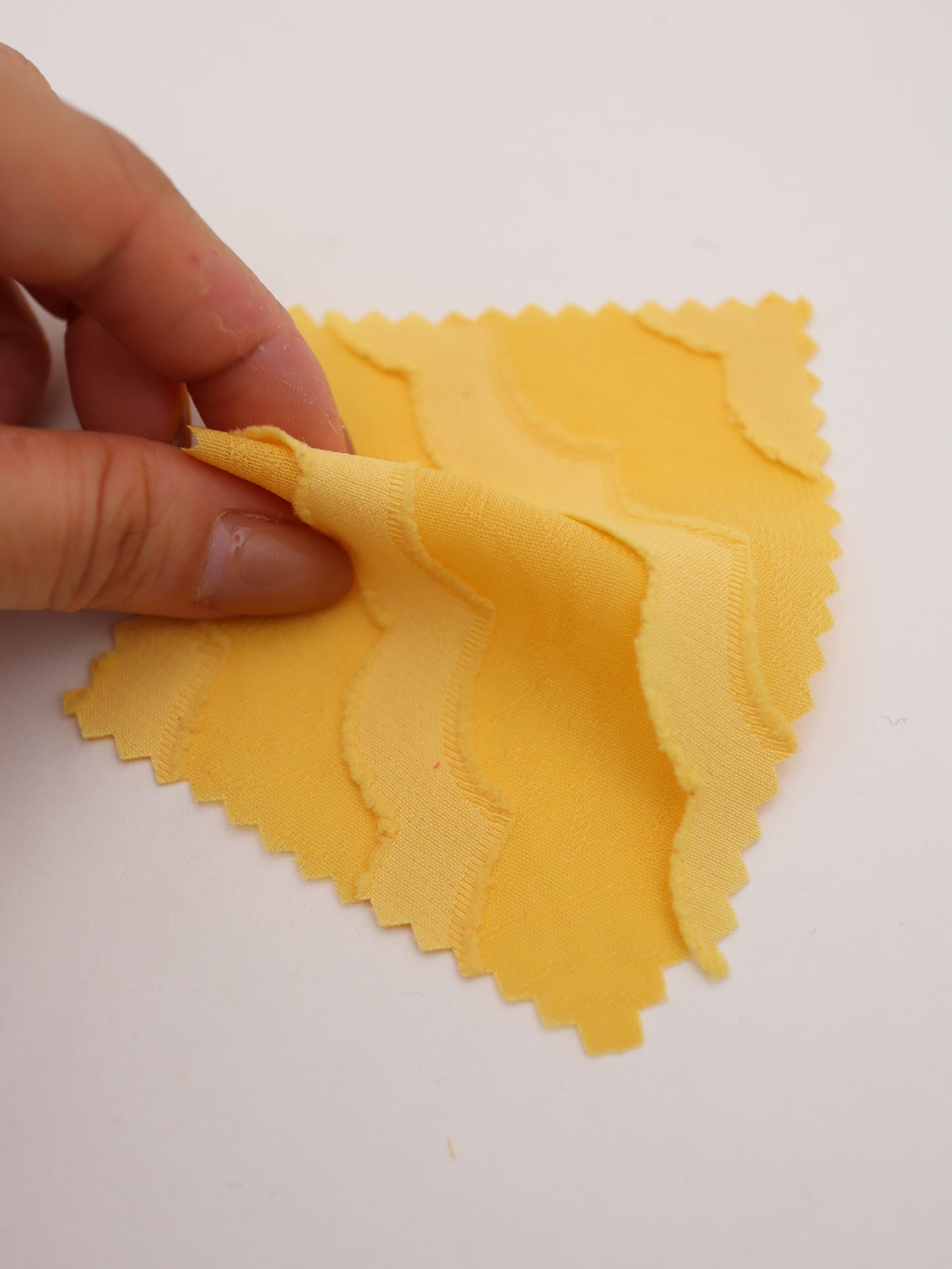 3D立体なみなみスカラップジャガードシフォン｜【生地幅】約142センチ 【混率】ポリエステル100％｜ドッグウエア・KIDSウエア・ブラウス・雑貨・衣装向き｜26AW-249