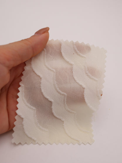 3D立体なみなみスカラップジャガードシフォン｜【生地幅】約142センチ 【混率】ポリエステル100％｜ドッグウエア・KIDSウエア・ブラウス・雑貨・衣装向き｜26AW-249