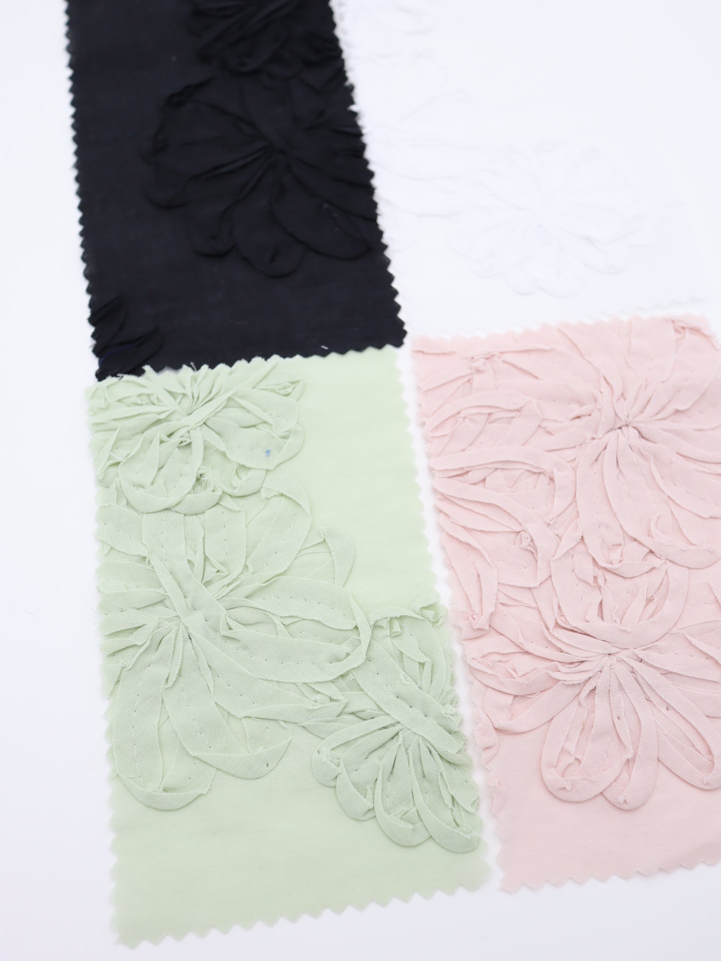 【25AW-017】立体フラワー刺繍綿ローン　/0.5ｙあたり=～1365円