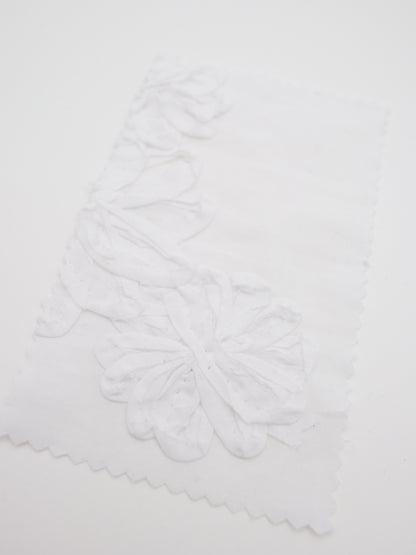 【25AW-017】立体フラワー刺繍綿ローン　/0.5ｙあたり=～1365円