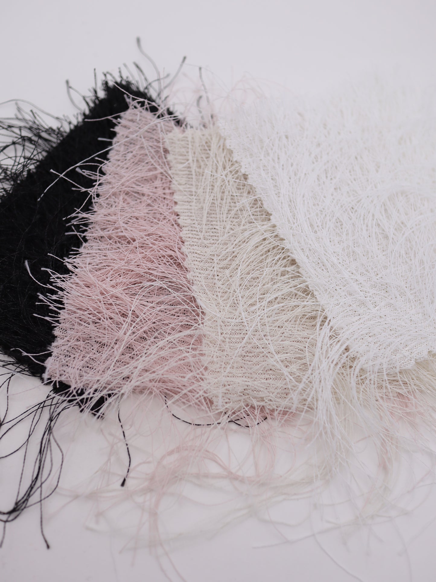 ふわふわロングフリンジシャギーニット｜【生地幅】約142センチ 【混率】ポリエステル100％｜ドッグウエア・KIDSウエア・衣装・雑貨向き｜26AW-258