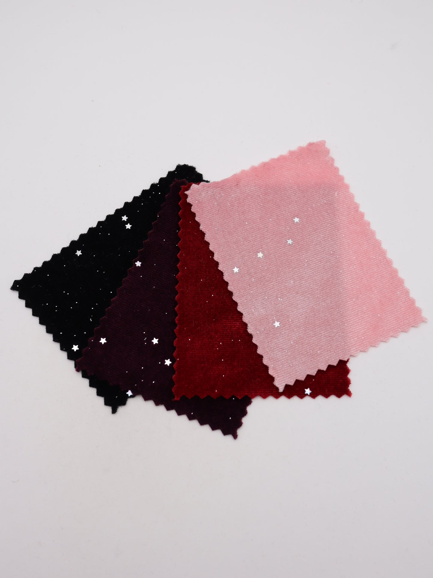 高ストレッチ！キラキラ！お星さま型ラメつきベロアニット｜【生地幅】約147センチ 【混率】ポリエステル90％ポリウレタン10％｜ドッグウエア・KIDSウエア・ドレス・衣装・雑貨向き｜26AW-269