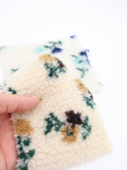 【25AW-032】フラワー柄ボアニット　/0.5ｙあたり=～1035円