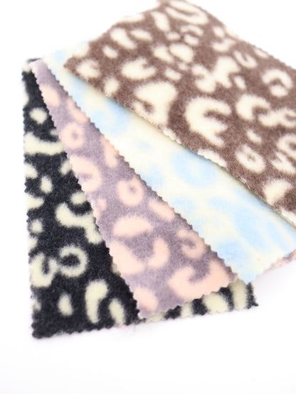 【25AW-028】リバーシブルヒョウ柄プリント両面起毛ニット　/0.5ｙあたり=～880円