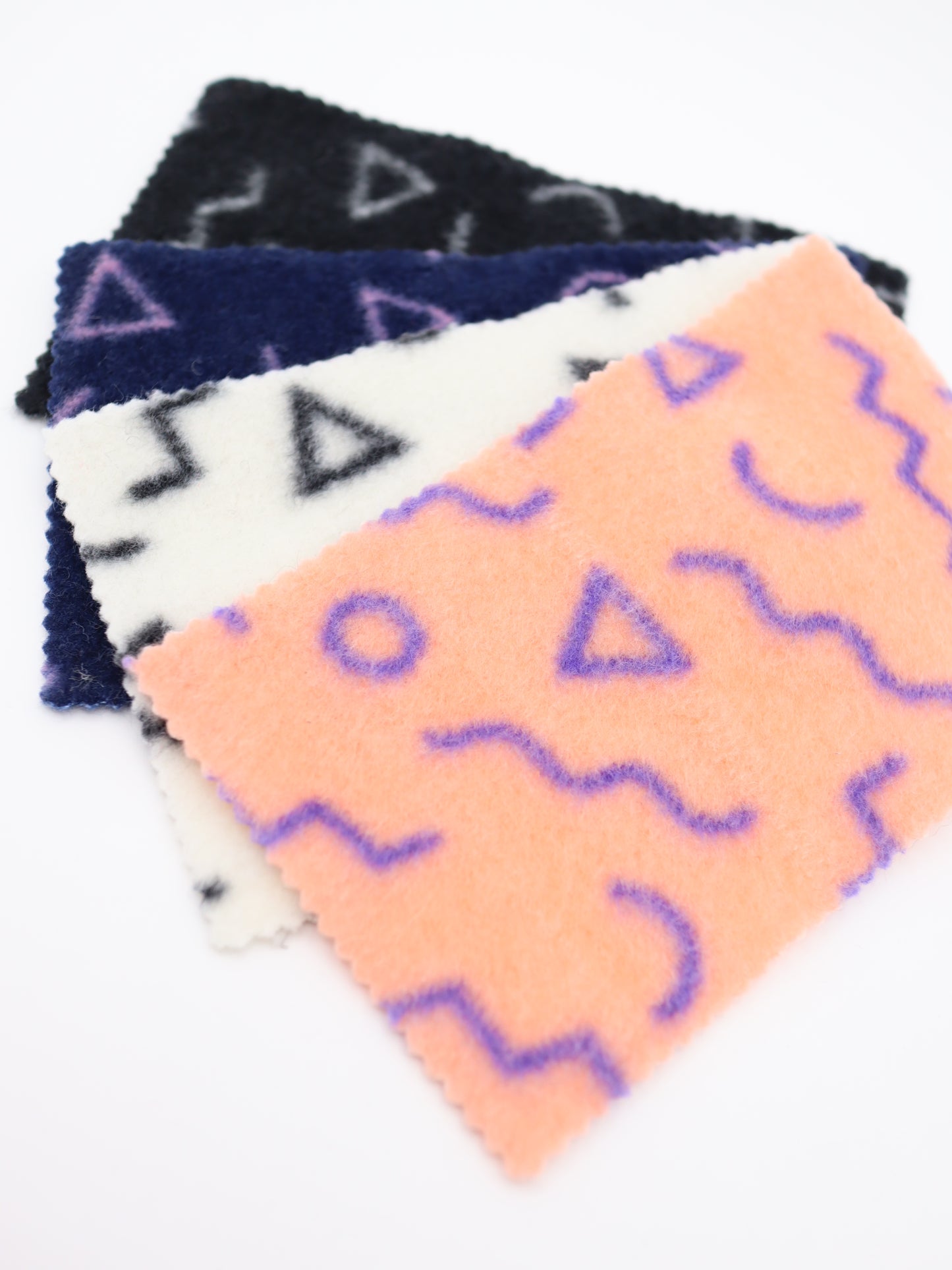 【25AW-031】幾何柄プリント両面起毛ニット　/0.5ｙあたり=～880円