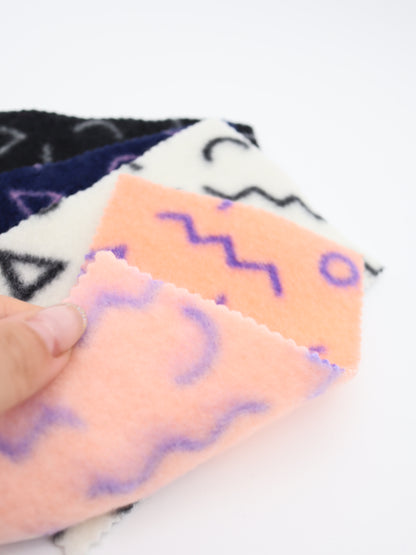 【25AW-031】幾何柄プリント両面起毛ニット　/0.5ｙあたり=～880円