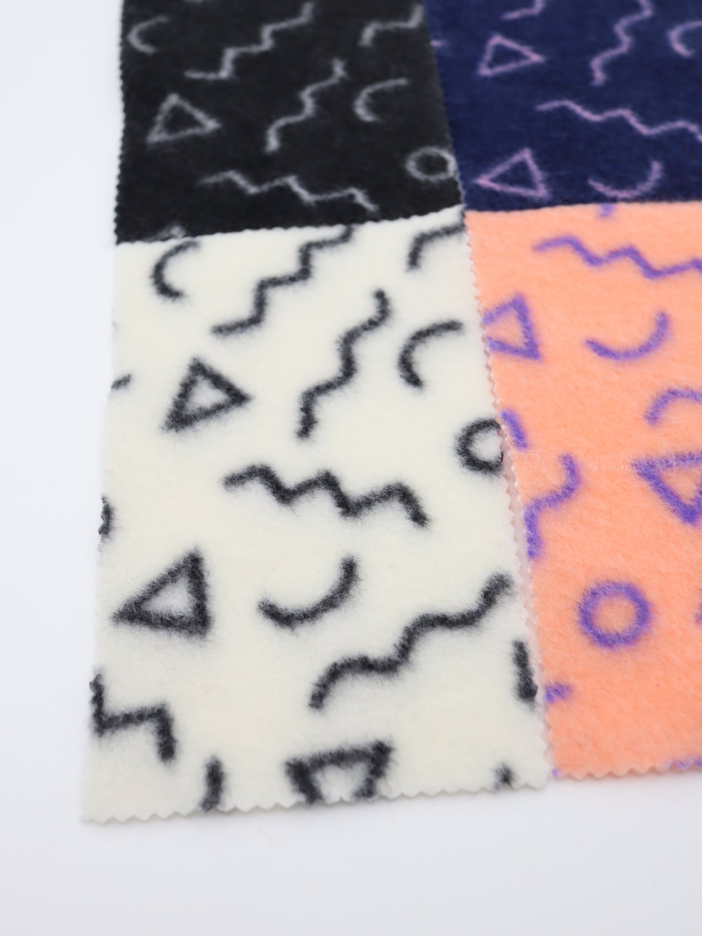 【25AW-031】幾何柄プリント両面起毛ニット　/0.5ｙあたり=～880円