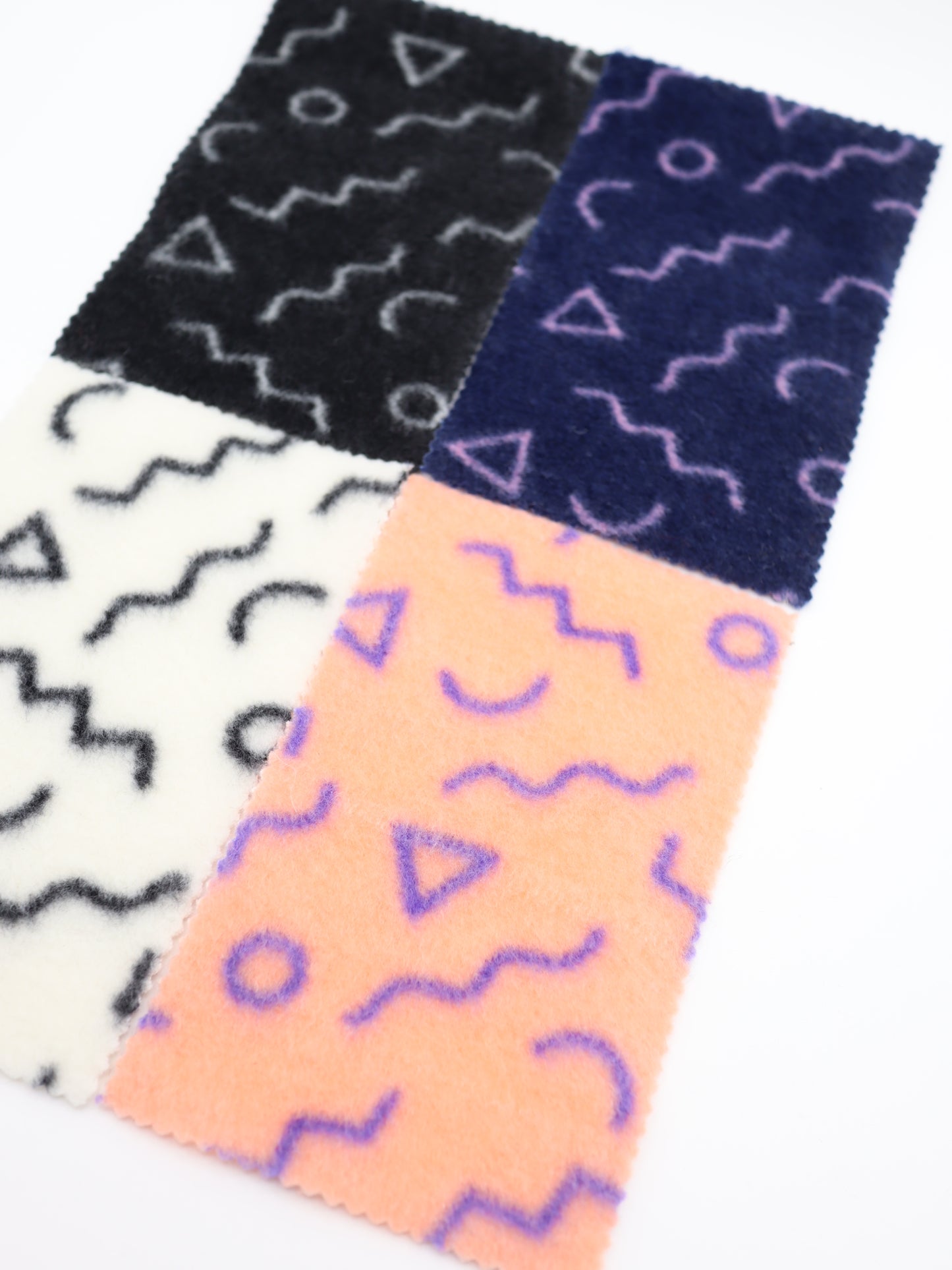 【25AW-031】幾何柄プリント両面起毛ニット　/0.5ｙあたり=～880円