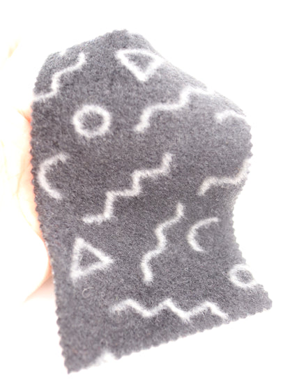 【25AW-031】幾何柄プリント両面起毛ニット　/0.5ｙあたり=～880円