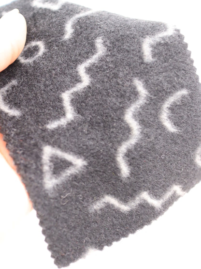 【25AW-031】幾何柄プリント両面起毛ニット　/0.5ｙあたり=～880円