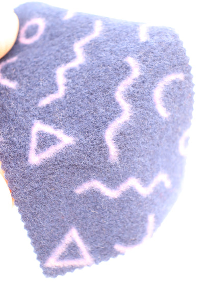 【25AW-031】幾何柄プリント両面起毛ニット　/0.5ｙあたり=～880円