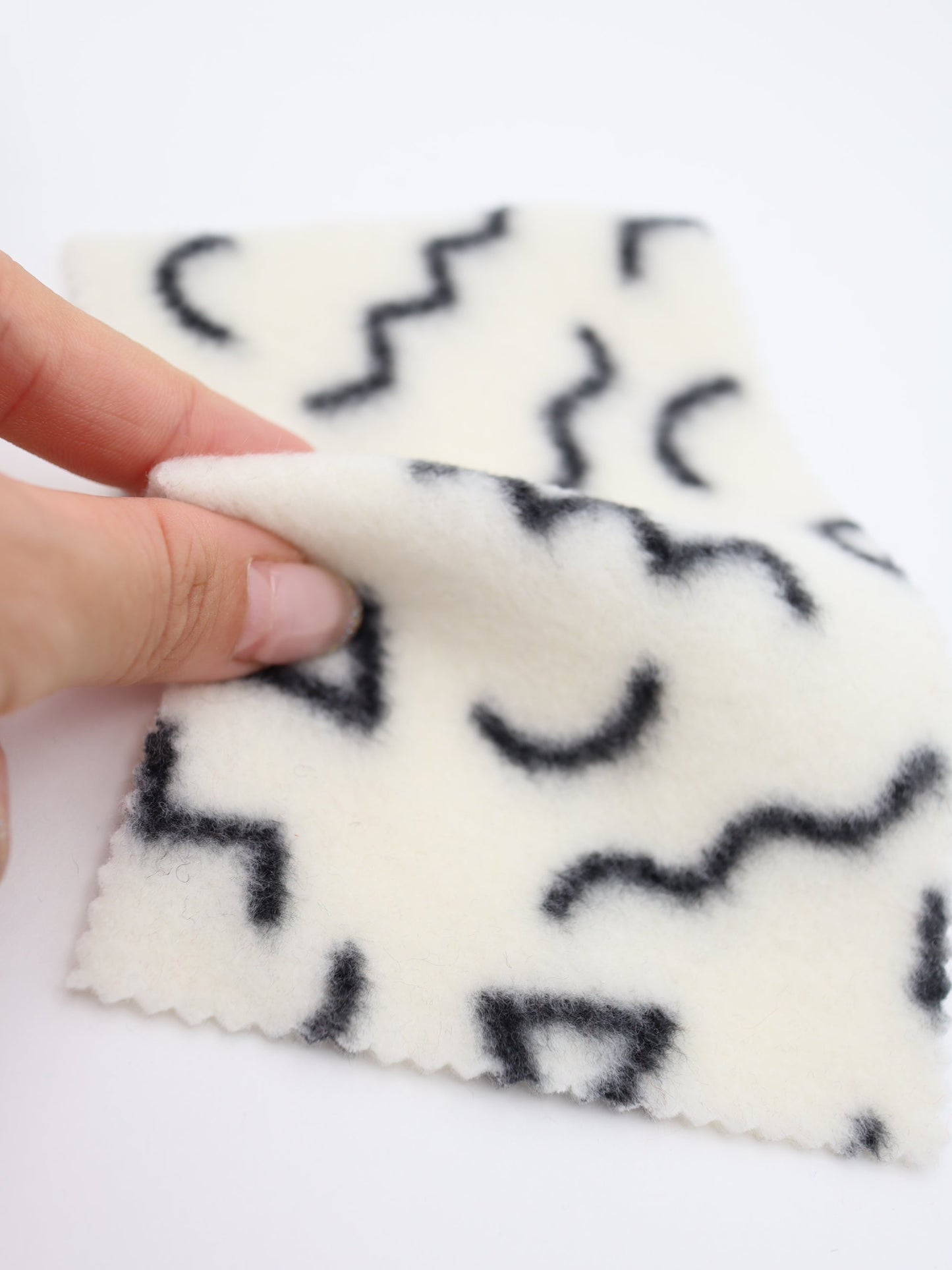 【25AW-031】幾何柄プリント両面起毛ニット　/0.5ｙあたり=～880円