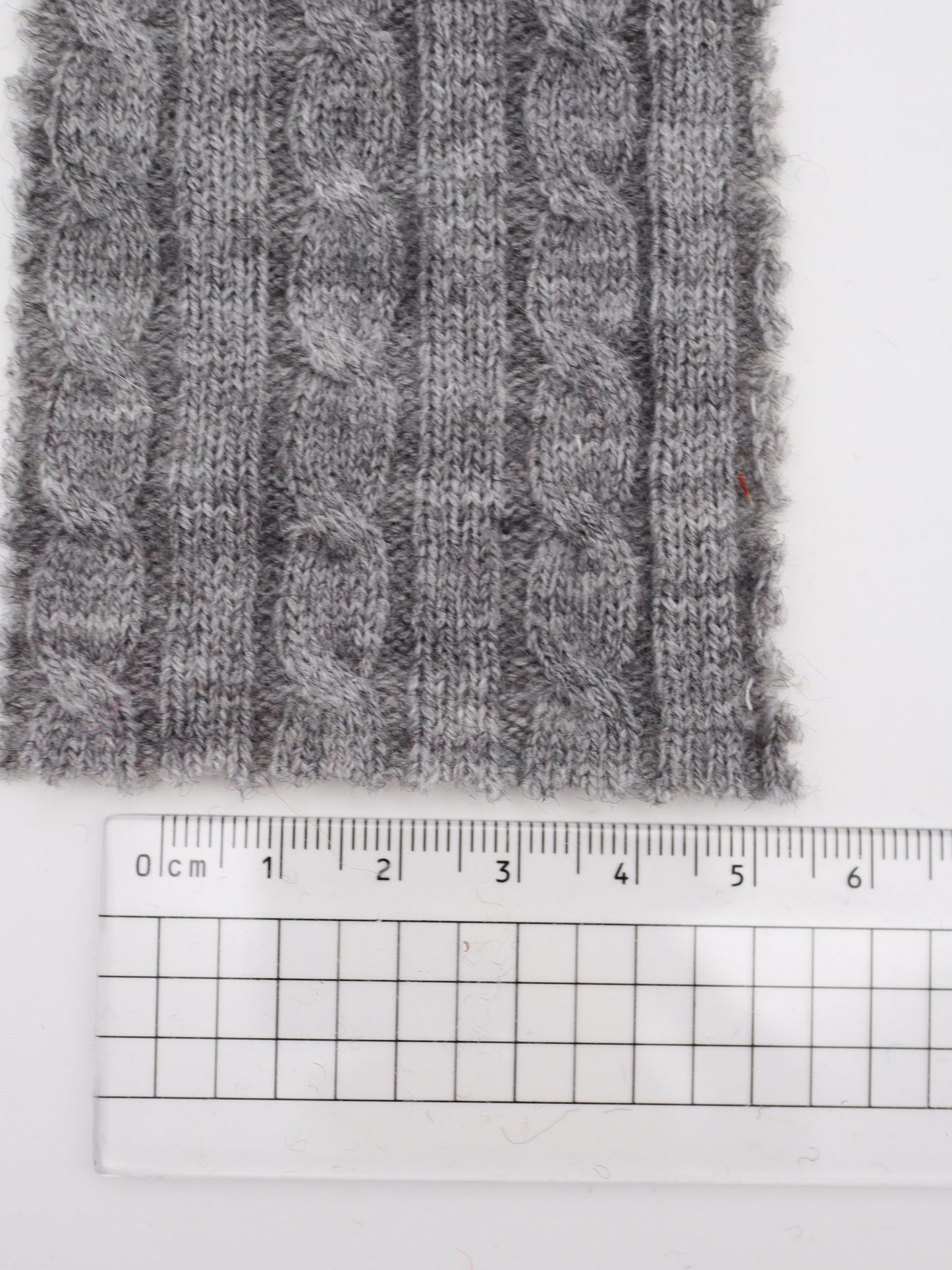 ふっくらケーブル編み入ハイゲージニットソー｜【生地幅】約132センチ 【混率】アクリル50%ポリエステル30%ナイロン20%｜ドッグウエア・KIDSウエア・トップス・雑貨向き｜26AW-015