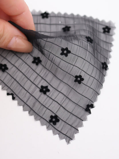 フラワーフロッキープリントシャーリング風ジャガードシフォン｜【生地幅】約142センチ 【混率】ポリエステル100％｜ドッグウエア・KIDSウエア・ブラウス・雑貨向き｜26AW-282