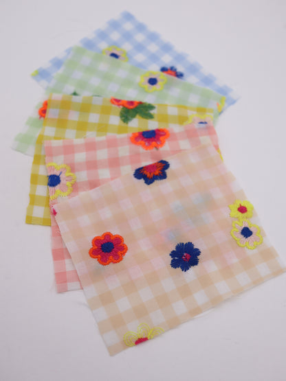 カラフルレトロフラワー刺繍ギンガムチェックローン｜【生地幅】約127センチ 【混率】ポリエステル100％｜ドッグウエア・KIDSウエア・雑貨・衣装向き｜26AW-283