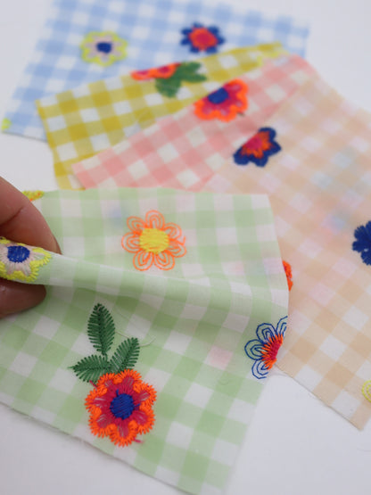 カラフルレトロフラワー刺繍ギンガムチェックローン｜【生地幅】約127センチ 【混率】ポリエステル100％｜ドッグウエア・KIDSウエア・雑貨・衣装向き｜26AW-283