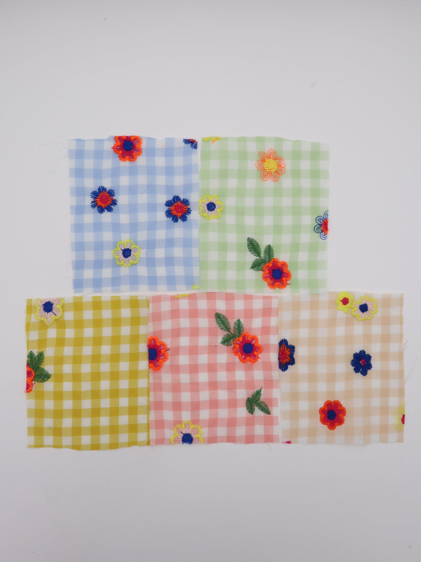 カラフルレトロフラワー刺繍ギンガムチェックローン｜【生地幅】約127センチ 【混率】ポリエステル100％｜ドッグウエア・KIDSウエア・雑貨・衣装向き｜26AW-283