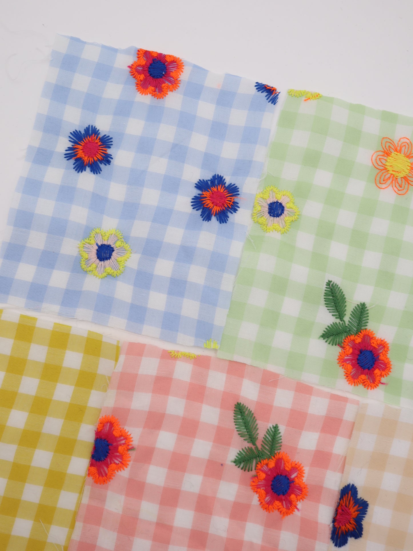 カラフルレトロフラワー刺繍ギンガムチェックローン｜【生地幅】約127センチ 【混率】ポリエステル100％｜ドッグウエア・KIDSウエア・雑貨・衣装向き｜26AW-283