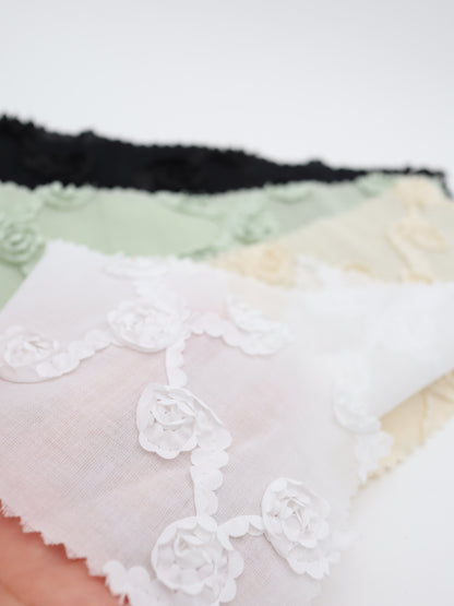 【25AW-018】クロスフラワー柄立体刺繍綿ローン　/0.5ｙあたり=～1180円