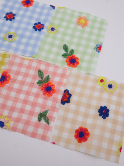 カラフルレトロフラワー刺繍ギンガムチェックローン｜【生地幅】約127センチ 【混率】ポリエステル100％｜ドッグウエア・KIDSウエア・雑貨・衣装向き｜26AW-283