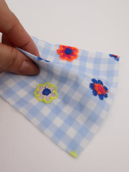 カラフルレトロフラワー刺繍ギンガムチェックローン｜【生地幅】約127センチ 【混率】ポリエステル100％｜ドッグウエア・KIDSウエア・雑貨・衣装向き｜26AW-283