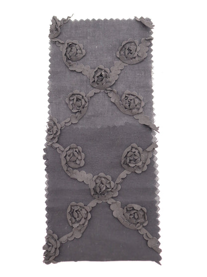 【25AW-018】クロスフラワー柄立体刺繍綿ローン　/0.5ｙあたり=～1180円