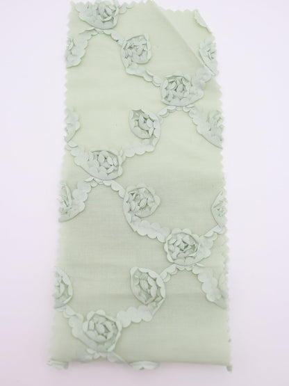 【25AW-018】クロスフラワー柄立体刺繍綿ローン　/0.5ｙあたり=～1180円
