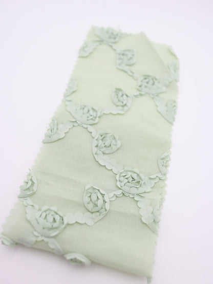 【25AW-018】クロスフラワー柄立体刺繍綿ローン　/0.5ｙあたり=～1180円
