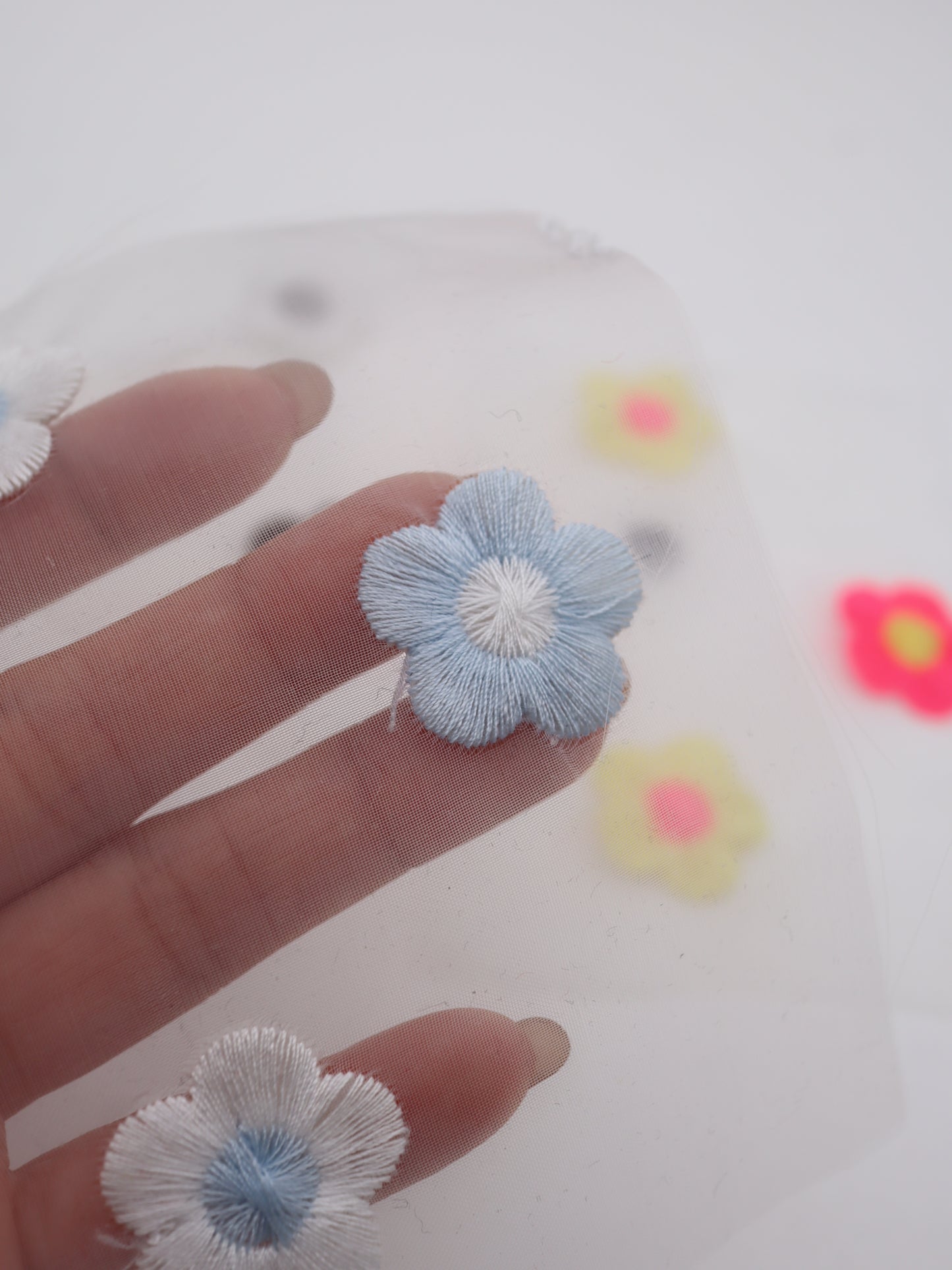 レトロフラワー刺繍オーガンジー｜【生地幅】約127センチ 【混率】ポリエステル100％｜ドッグウエア・KIDSウエア・雑貨・衣装向き｜26AW-284
