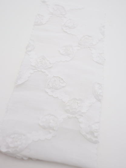 【25AW-018】クロスフラワー柄立体刺繍綿ローン　/0.5ｙあたり=～1180円