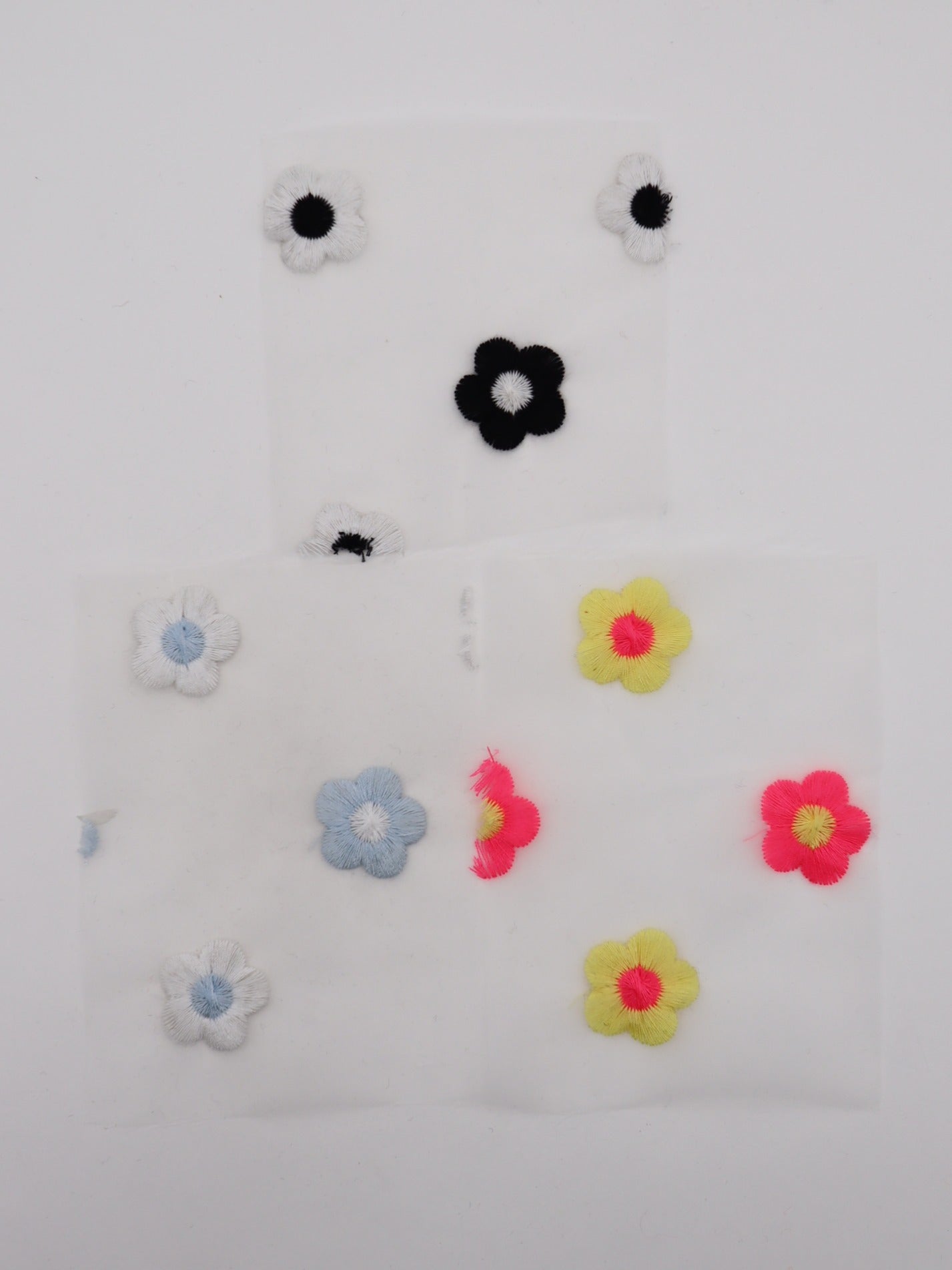 レトロフラワー刺繍オーガンジー｜【生地幅】約127センチ 【混率】ポリエステル100％｜ドッグウエア・KIDSウエア・雑貨・衣装向き｜26AW-284