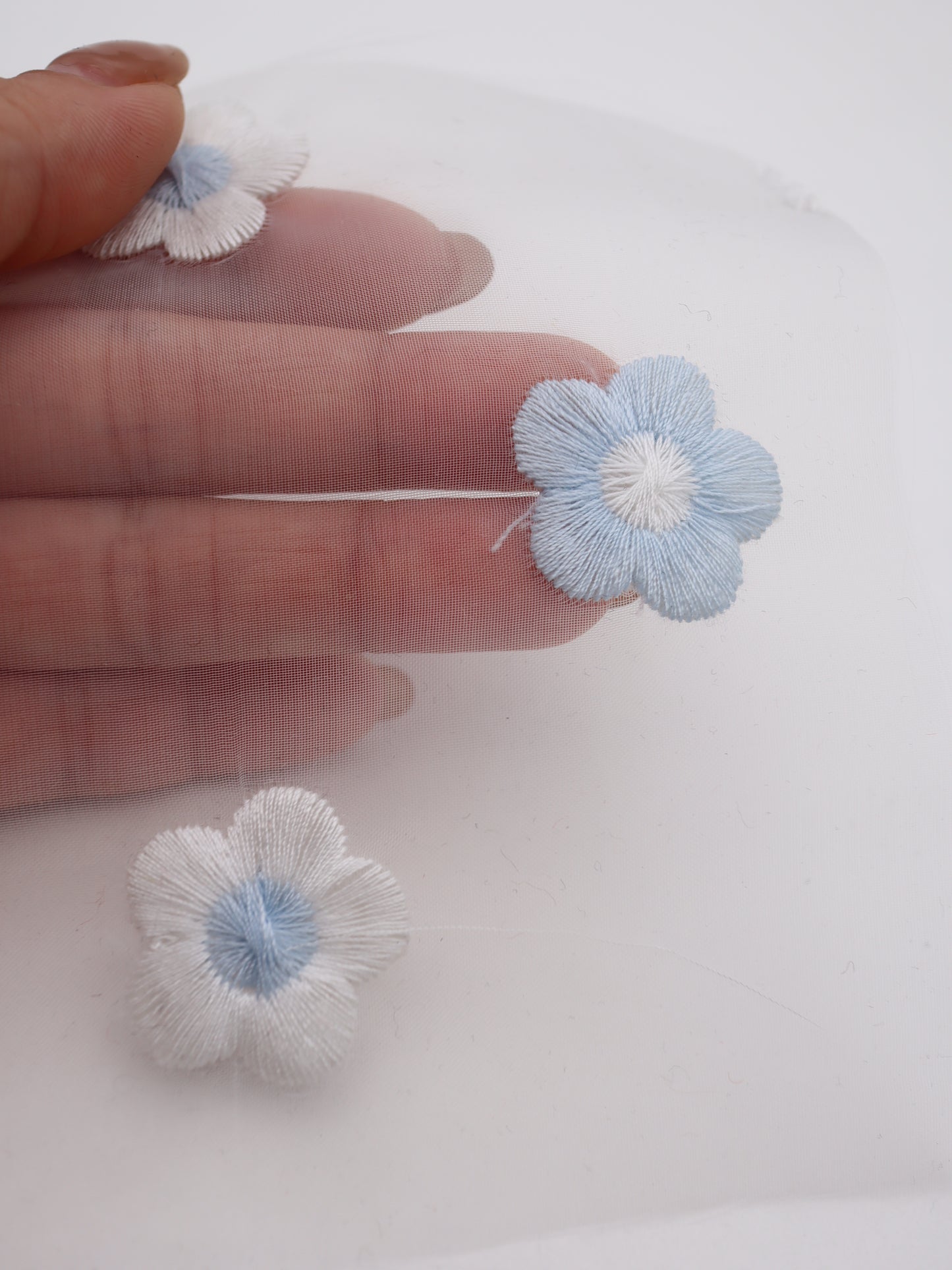 レトロフラワー刺繍オーガンジー｜【生地幅】約127センチ 【混率】ポリエステル100％｜ドッグウエア・KIDSウエア・雑貨・衣装向き｜26AW-284